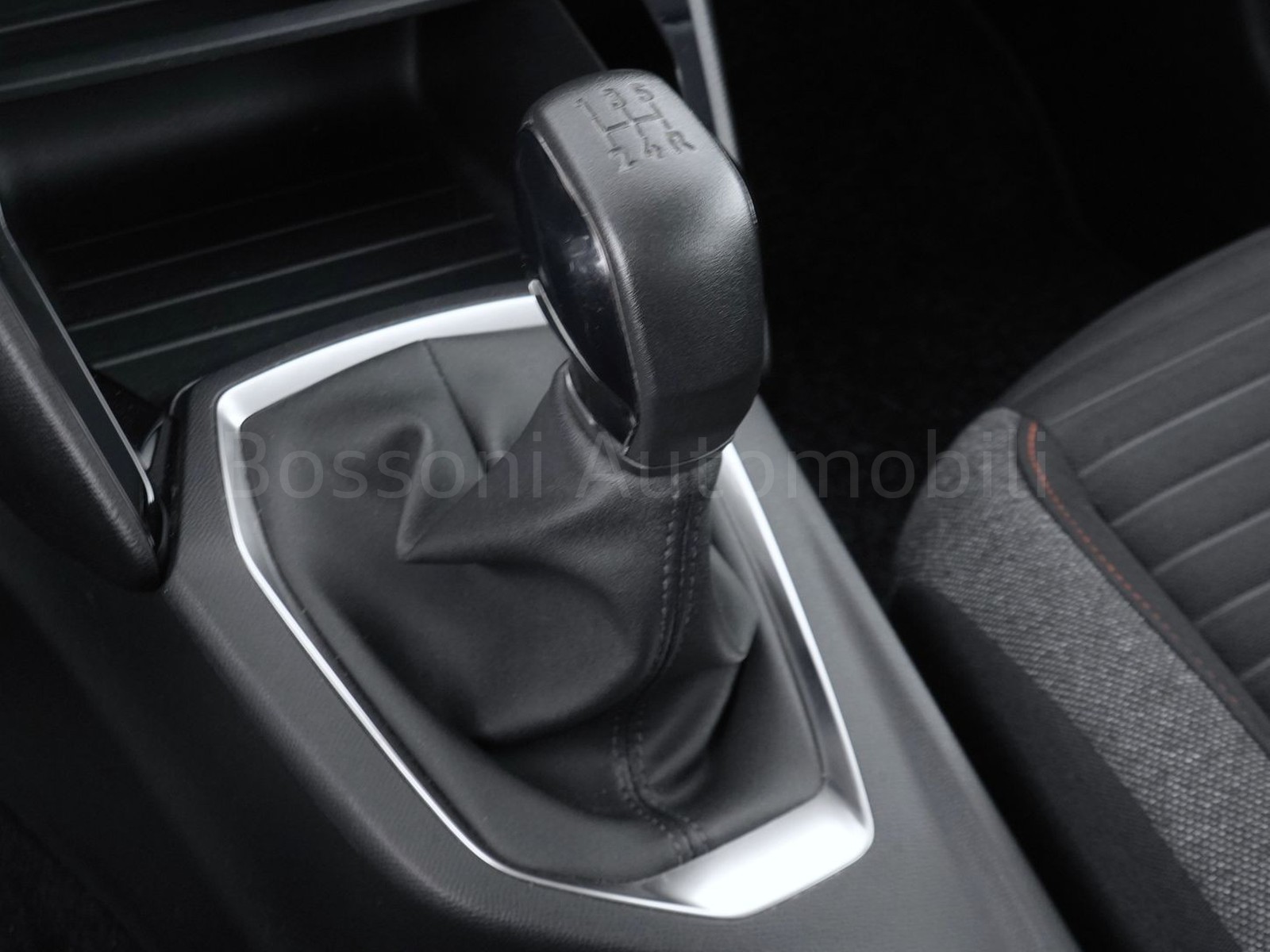 21 - Peugeot 208 5 porte 1.2 puretech 75cv active pack s&s