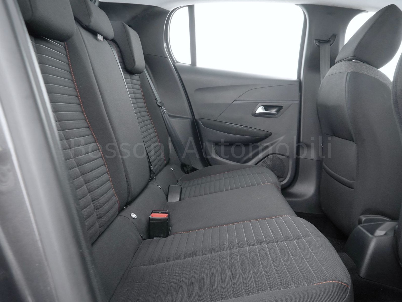 9 - Peugeot 208 5 porte 1.2 puretech 75cv active pack s&s