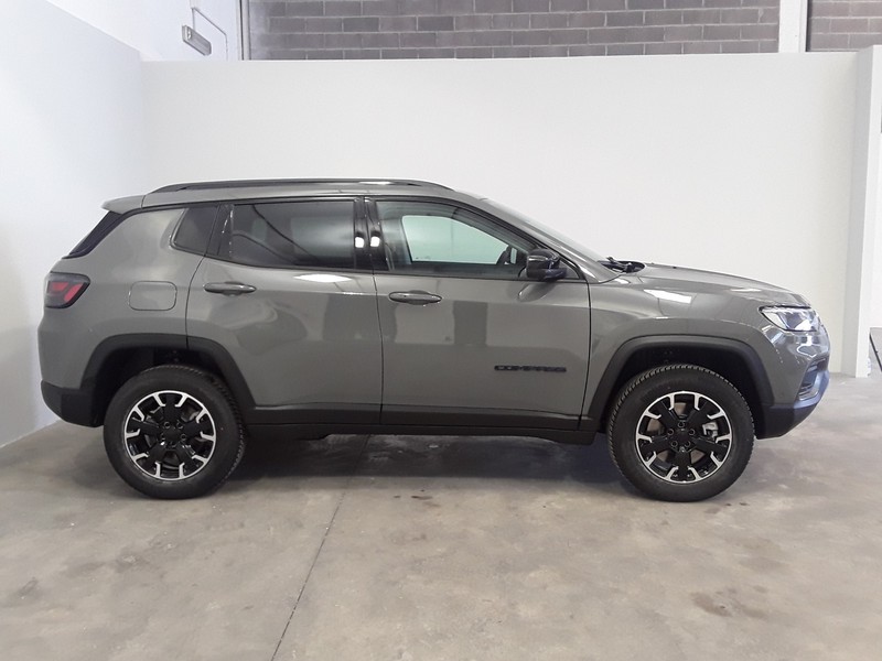 7 - Jeep Compass 1.3 turbo t4 phev upland cross 4xe at6