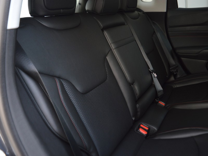 7 - Jeep Compass 1.3 turbo t4 phev trailhawk 4xe at6