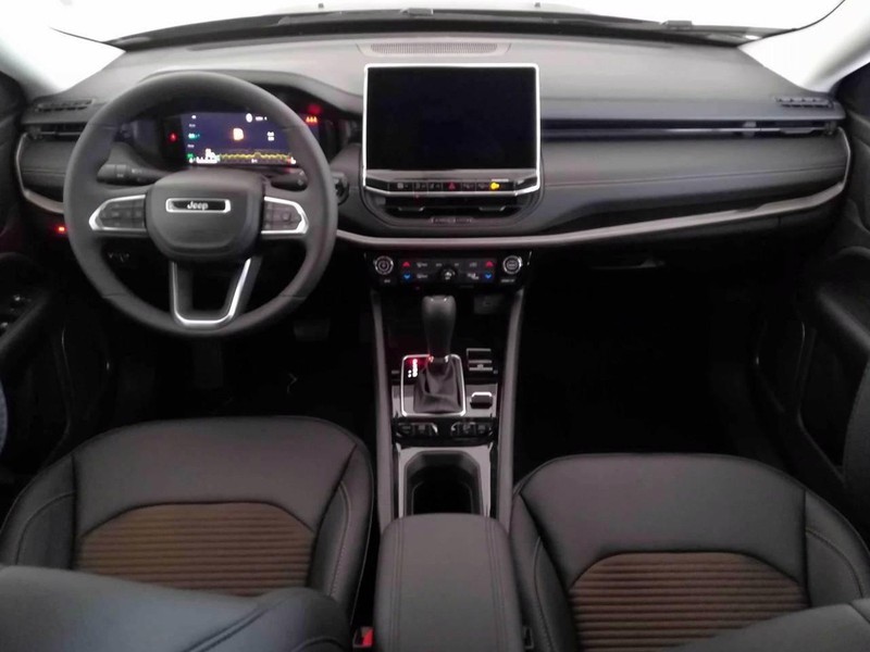 7 - Jeep Compass 1.3 turbo t4 phev upland cross 4xe at6