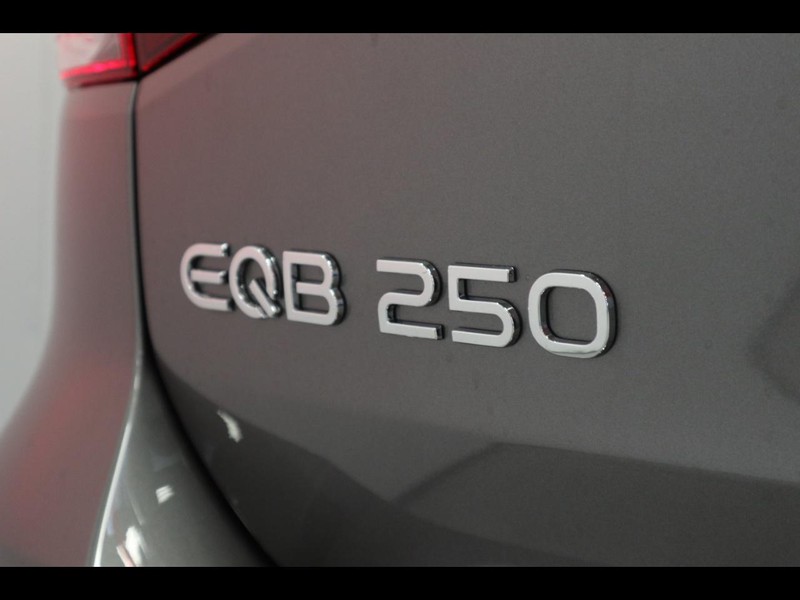 19 - Mercedes EQB 250 sport plus