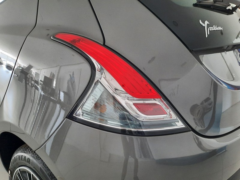 25 - Lancia Ypsilon 1.2 69cv ecochic