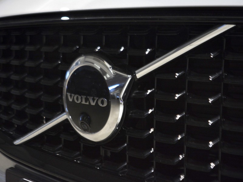 19 - Volvo XC60 2.0 b4 plus dark automatico