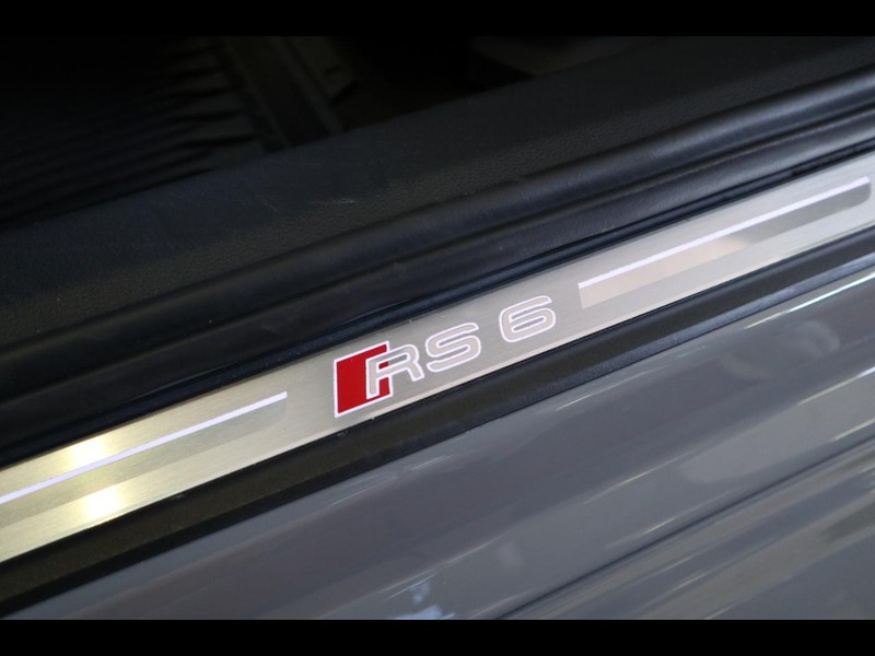 13 - Audi RS6 avant 4.0 v8 mhev quattro tiptronic