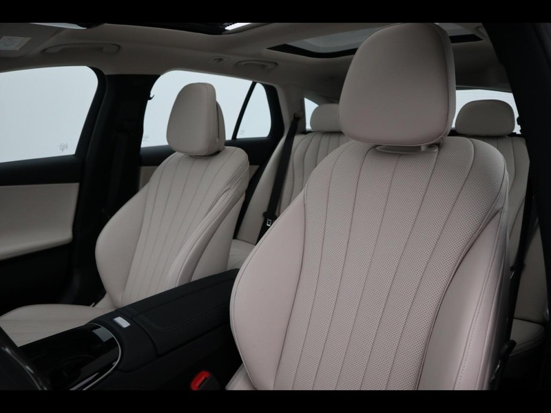 7 - Mercedes Classe E station wagon all-terrain 300 de plug in hybrid premium 4matic 9g-tronic