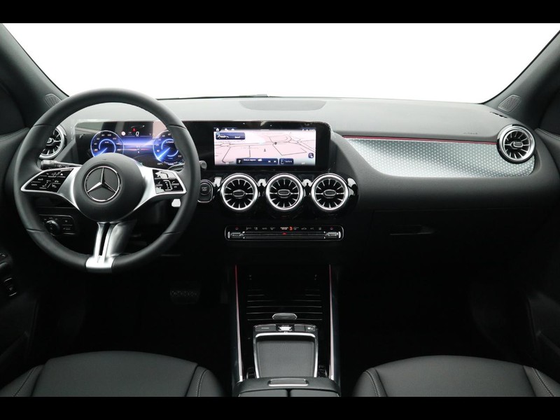 13 - Mercedes EQA 300 sport 4matic