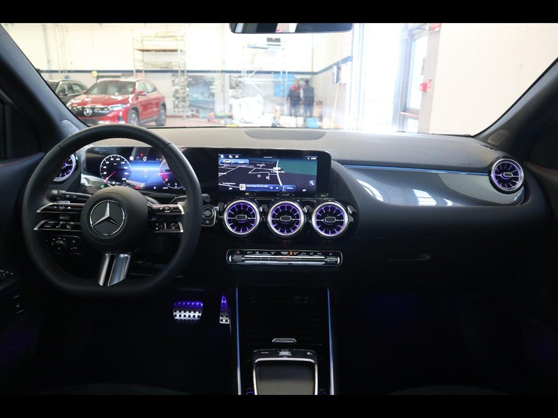 13 - Mercedes GLA 200 d amg line premium 8g-dct