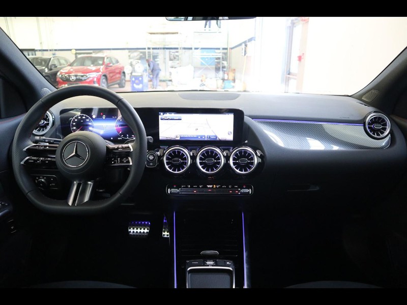 13 - Mercedes GLA 180 d amg line advanced plus 8g-dct