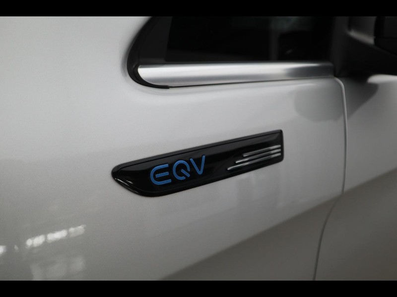 19 - Mercedes Vans EQV long 300