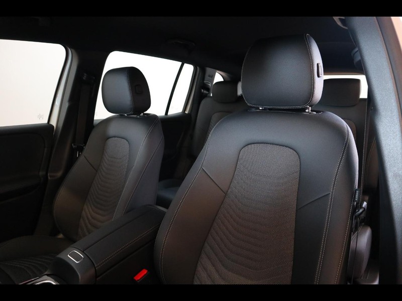 7 - Mercedes EQB 300 progressive advanced 4matic