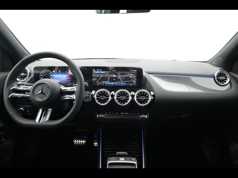 13 - Mercedes GLA 180 d amg line advanced plus 8g-dct