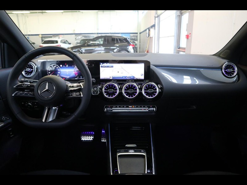 13 - Mercedes GLA 200 d amg line premium 8g-dct