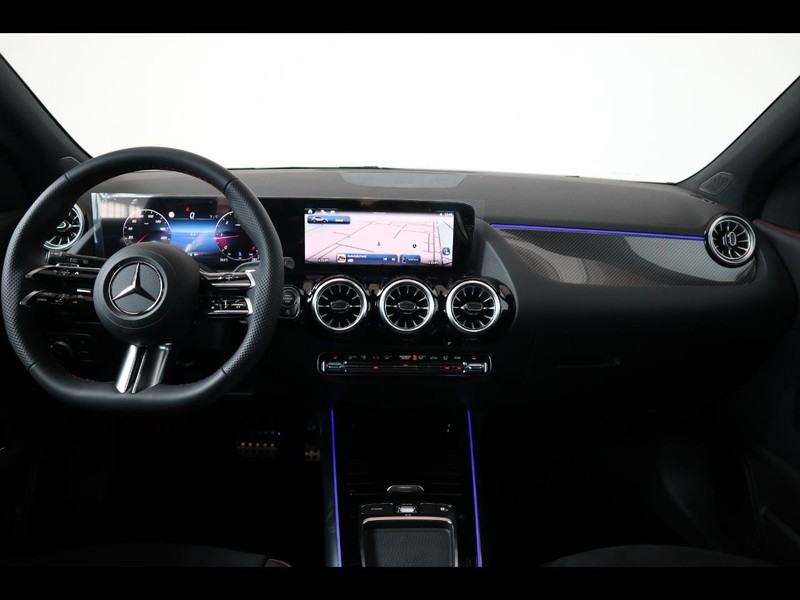 13 - Mercedes GLA 180 d amg line advanced plus 8g-dct