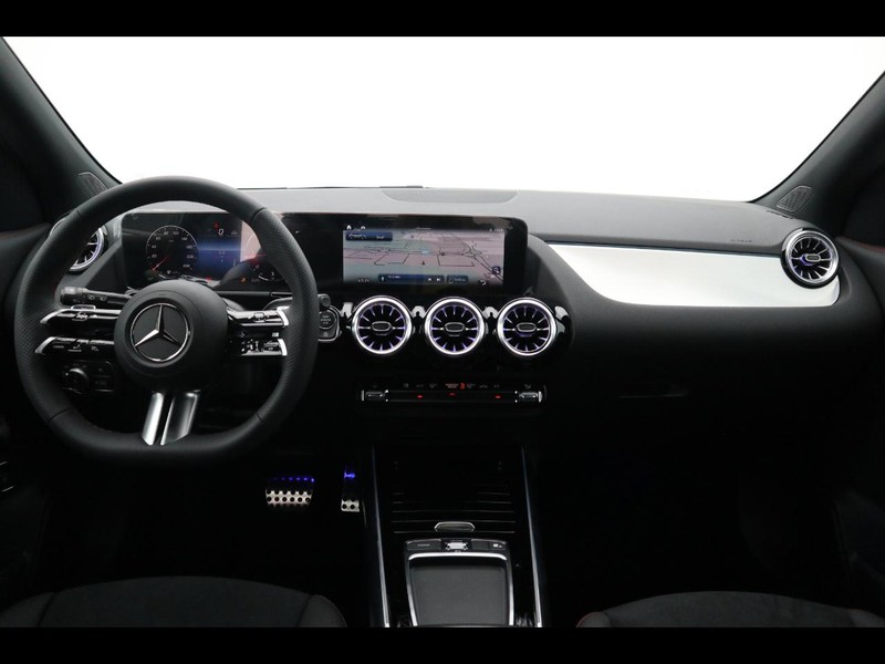 13 - Mercedes GLA 200 d amg line advanced plus 8g-dct