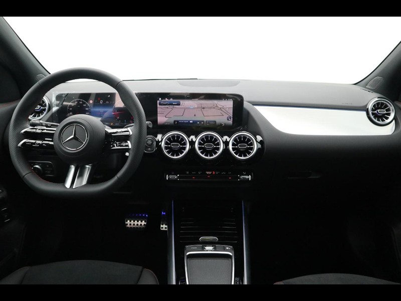 13 - Mercedes GLA 180 d amg line advanced plus 8g-dct