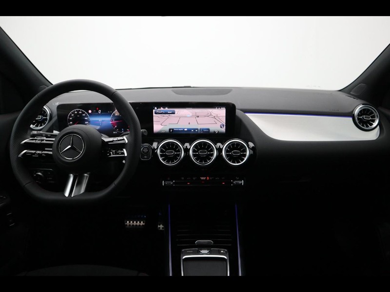 13 - Mercedes GLA 200 d amg line advanced plus 8g-dct