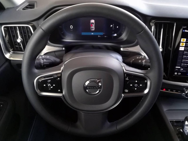 7 - Volvo V60 2.0 b4 plus dark automatico