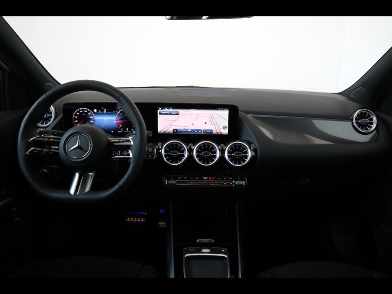 13 - Mercedes GLA 200 d amg line premium 4matic 8g-dct