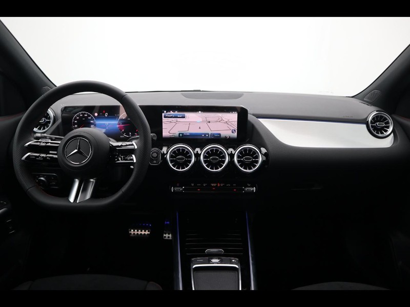 13 - Mercedes GLA 200 d amg line advanced plus 8g-dct