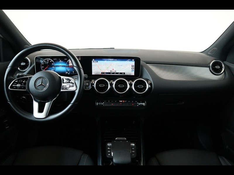 13 - Mercedes GLA 200 d sport plus 8g-dct