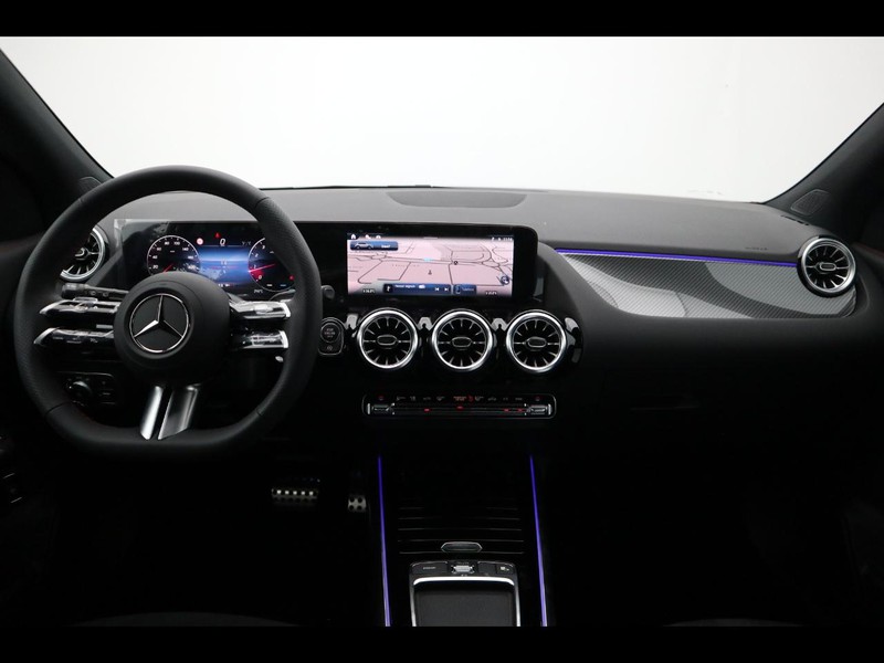 13 - Mercedes GLA 180 amg line advanced plus 7g-dct