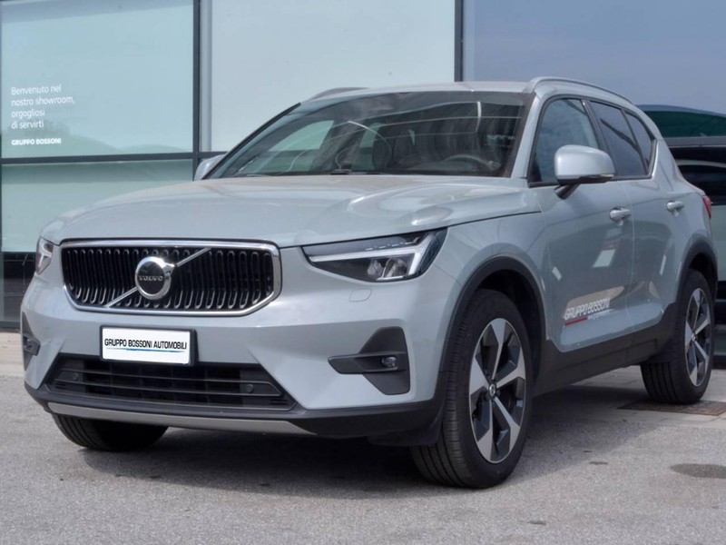 1 - Volvo XC40 2.0 b3 core automatico