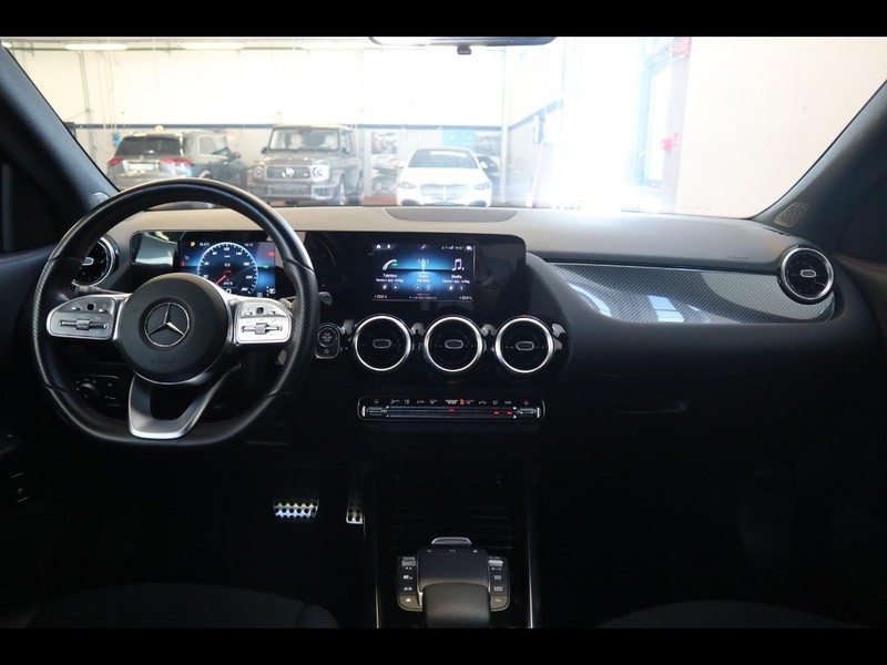 13 - Mercedes GLA 200 d premium 8g-dct