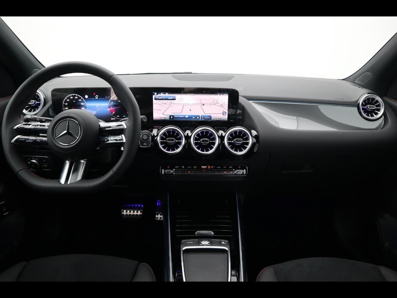 13 - Mercedes GLA 180 amg line advanced plus 7g-dct