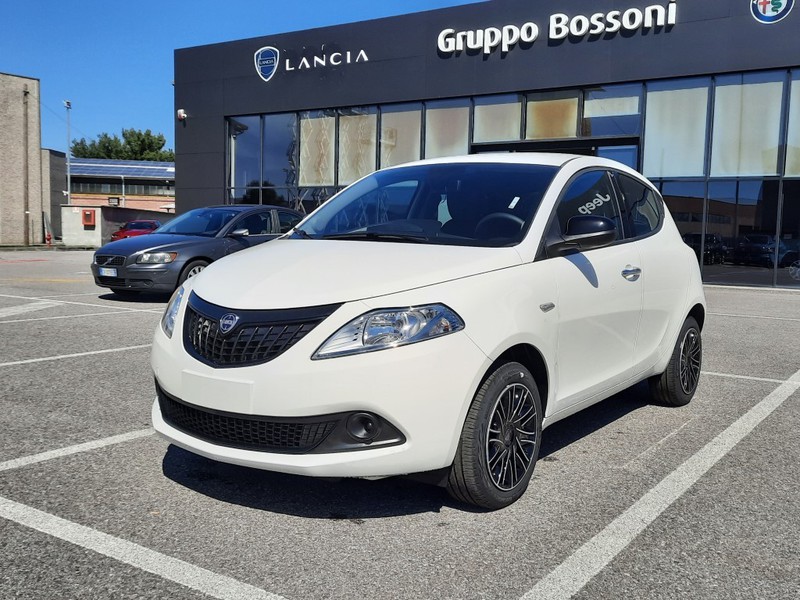 1 - Lancia Ypsilon 1.0 firefly hybrid 70cv oro s&s