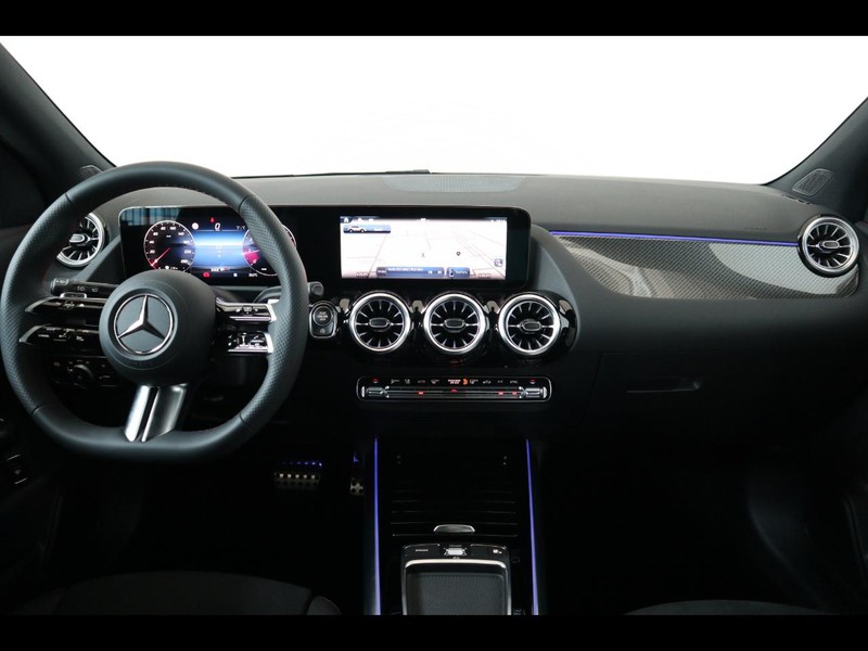 13 - Mercedes GLA 180 amg line advanced plus 7g-dct