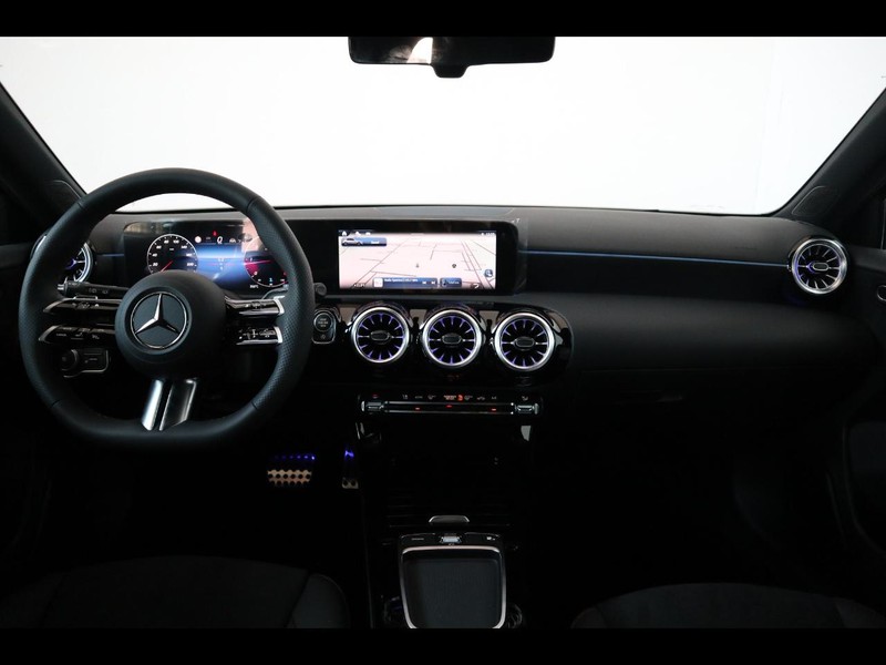 13 - Mercedes Classe A 180 d amg line advanced plus speedshift dct amg 8g