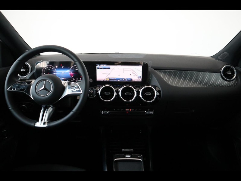 13 - Mercedes GLA 180 d progressive advanced 8g-dct