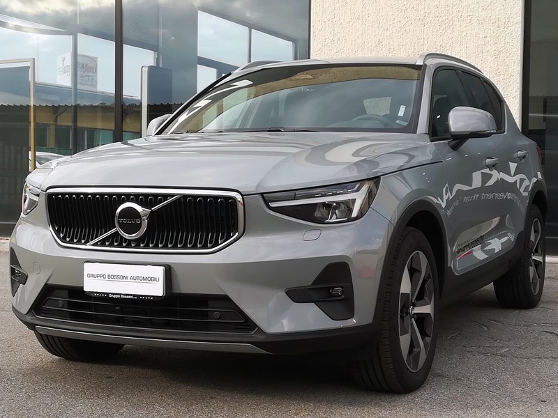 1 - Volvo XC40 2.0 b3 core automatico