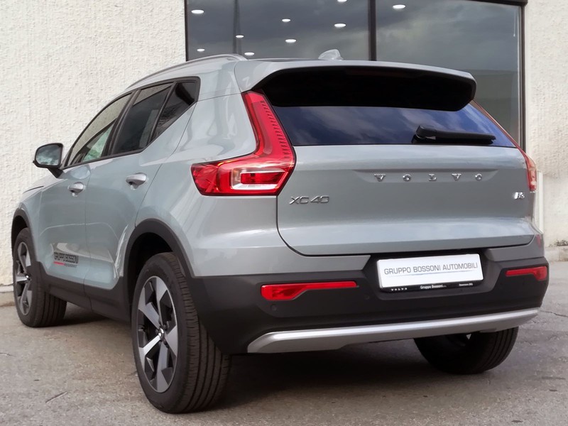 7 - Volvo XC40 2.0 b3 core automatico