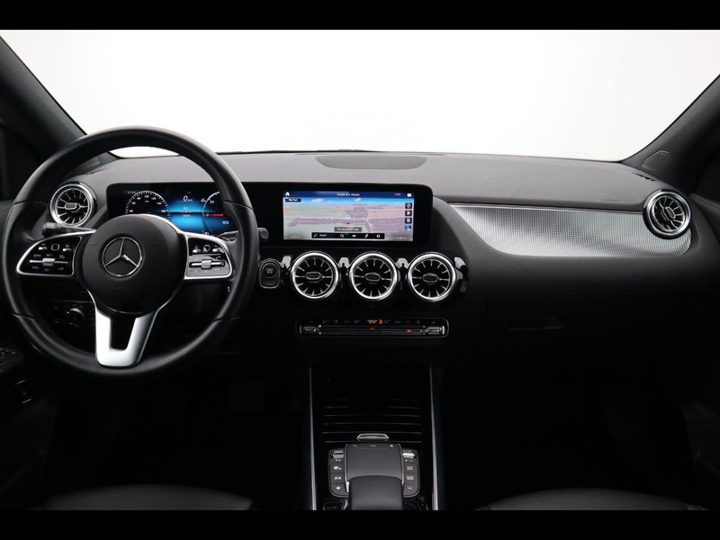 13 - Mercedes EQA 250 sport plus