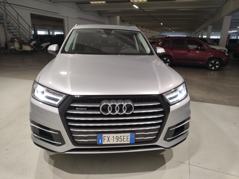 7 - Audi Q7 45 3.0 v6 tdi mhev business quattro tiptronic