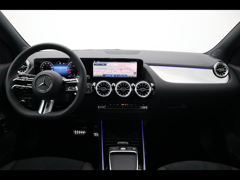 13 - Mercedes GLA 180 d amg line advanced plus 8g-dct