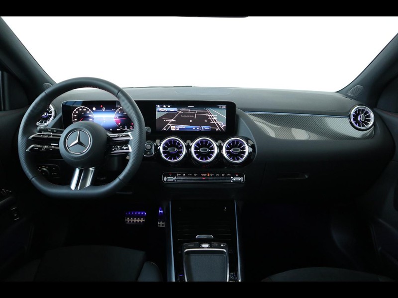 13 - Mercedes GLA 180 d amg line advanced plus 8g-dct