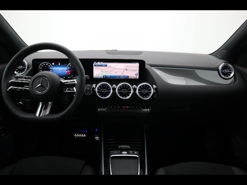 13 - Mercedes GLA 180 amg line advanced plus 7g-dct