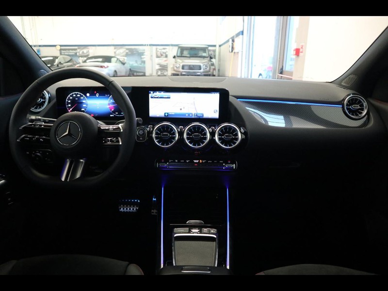 13 - Mercedes GLA 180 amg line premium 7g-dct