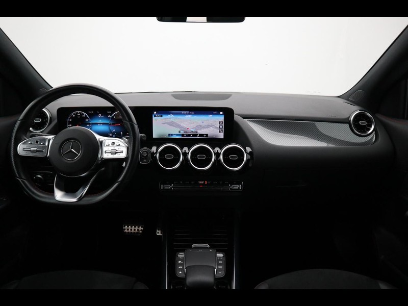 13 - Mercedes GLA 200 d premium 4matic 8g-dct