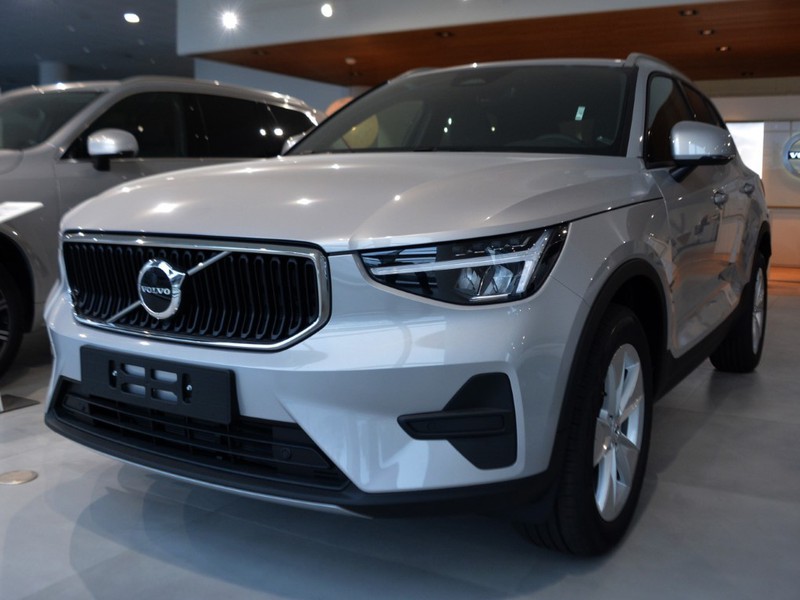 1 - Volvo XC40 2.0 b3 core automatico