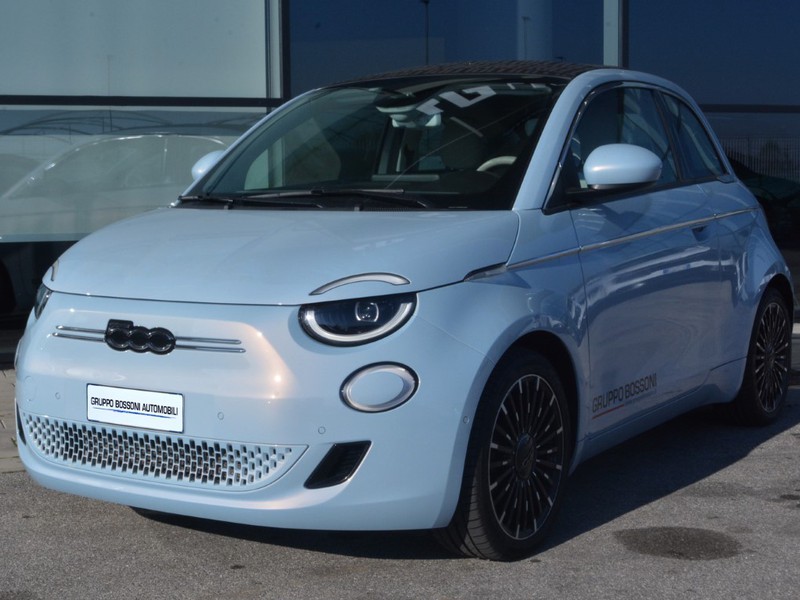 1 - Fiat 500 500e cabrio 42 kwh  la prima