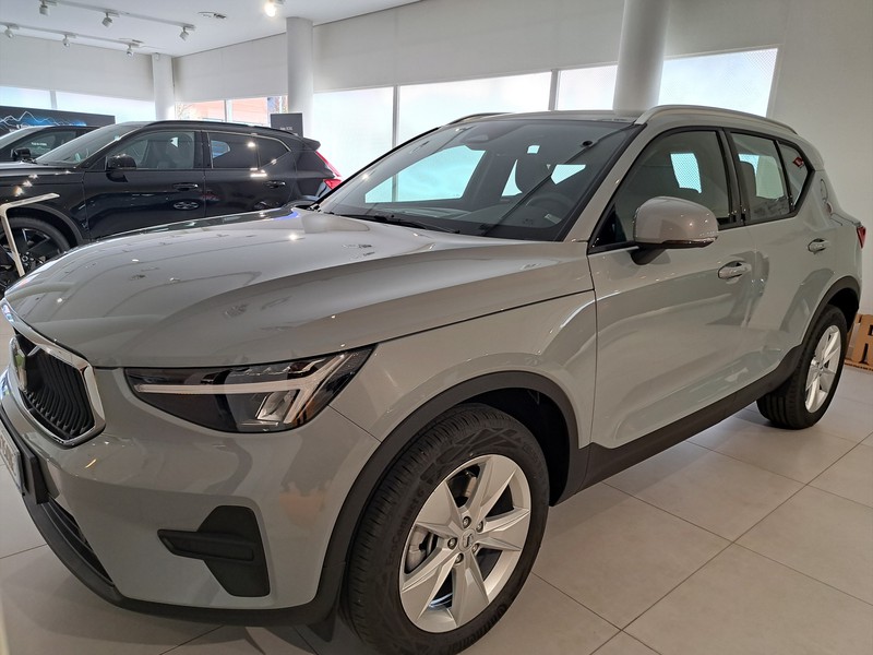 1 - Volvo XC40 2.0 b3 core automatico