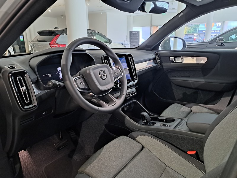 7 - Volvo XC40 2.0 b3 core automatico