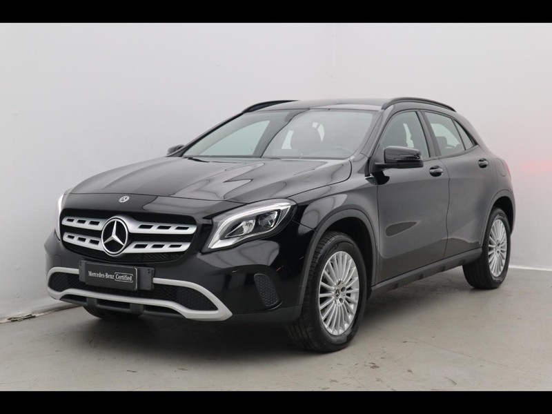 1 - Mercedes GLA 200 d business 7g-dct