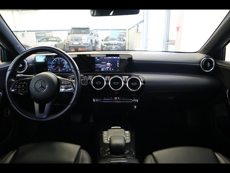 13 - Mercedes Classe A sedan 180 d sport 7g-dct