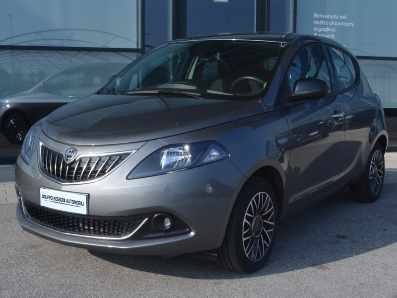 1 - Lancia Ypsilon 1.0 firefly hybrid 70cv platino s&s