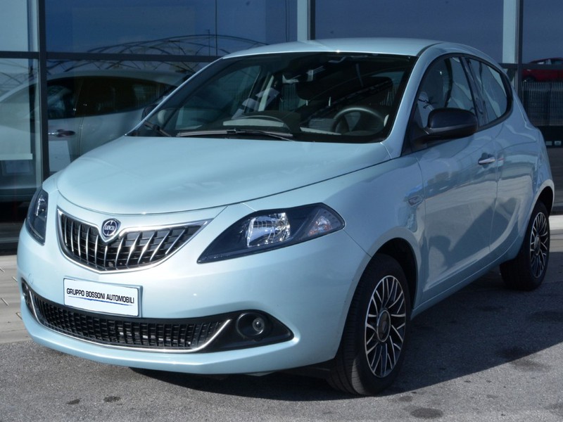 1 - Lancia Ypsilon 1.0 firefly hybrid 70cv platino s&s